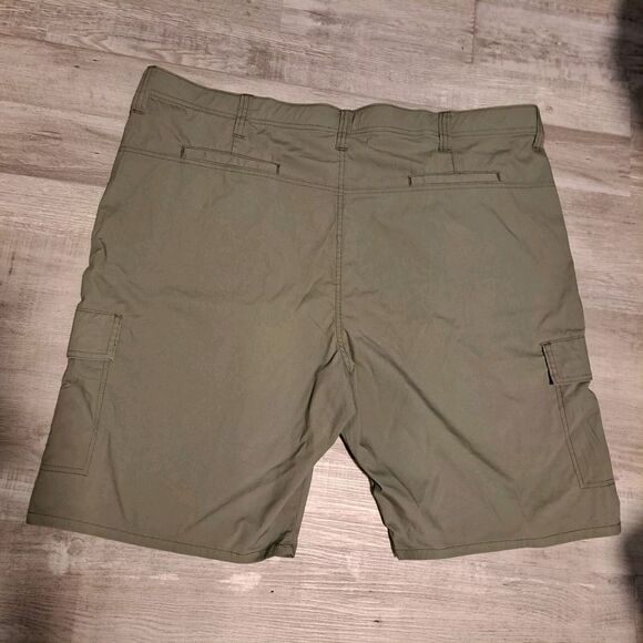 ATG by Wrangler Men's All-Terrain UV Protection Olive Cargo Shorts Sz 46 - Picture 2 of 11